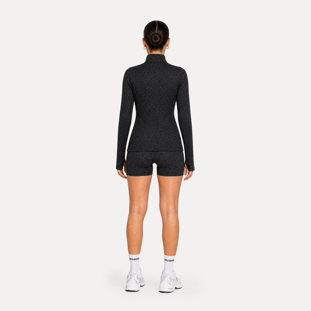 LEO Shorts Velvara